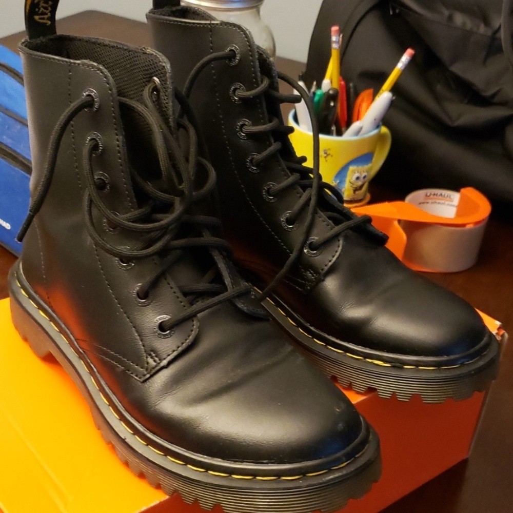 Dr. MARTENS Luana. Air cushion sole.